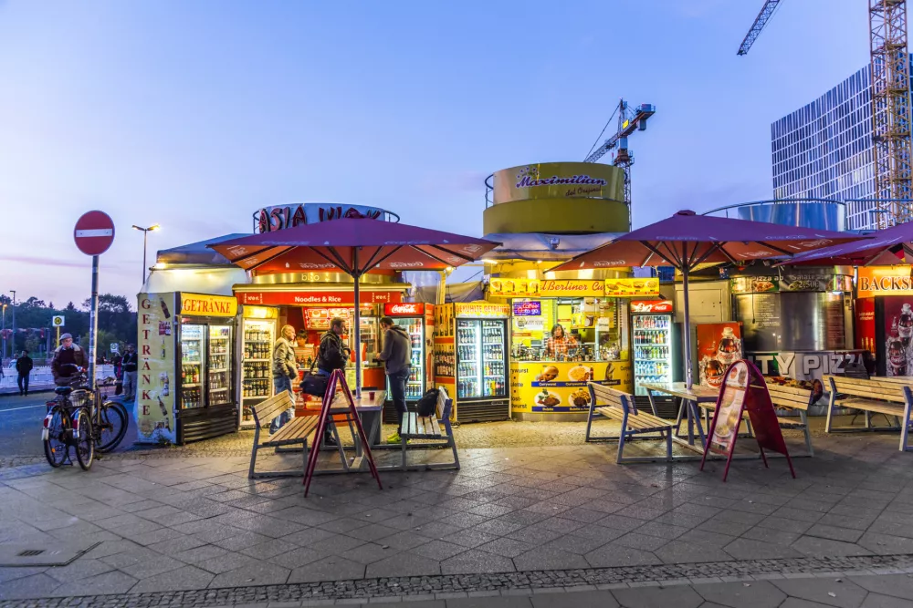 V Berlinu so tak&scaron;ni kioski lahko odprti v M&uuml;nchnu pa ne. / Foto: Istock