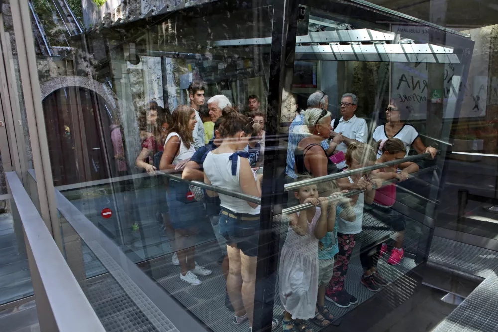 - 30.08.2017 - vzpenjača na ljubljanski grad &ndash; turisti v Ljubljani &ndash; //FOTO: Tomaž Skale