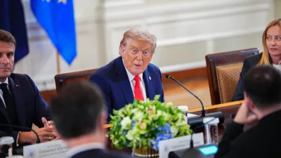 18 August 2025, US, Washington: US President Donald Trump (C) makes remarks as he participates in a High-level meeting with European Leaders in the East Room of the White House after his meeting with Ukrainian President Volodymyr Zelensky. Photo: Aaron Schwartz/PA Wire/dpa