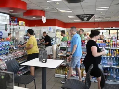 PETROL trža&scaron;kabencinska črpalkahiphop trgovina29.06.2025 - Nakupovanje ob nedeljah in praznikih, odprte trgovine. FOTO: Nik Erik Neubauer