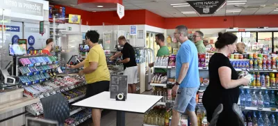 PETROL tržaškabencinska črpalkahiphop trgovina29.06.2025 - Nakupovanje ob nedeljah in praznikih, odprte trgovine. FOTO: Nik Erik Neubauer