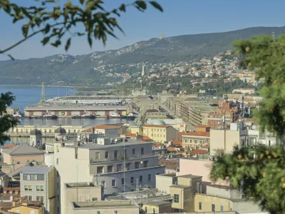 Stadtansicht, Panorama, Hafen Triest, Region Friaul-Julisch Venetien, Italien *** City view, panorama, port of Trieste, Friuli Venezia Giulia region, Italy,Image: 955430600, License: Rights-managed, Restrictions: imago is entitled to issue a simple usage license at the time of provision. Personality and trademark rights as well as copyright laws regarding art-works shown must be observed. Commercial use at your own risk., Model Release: noFoto: Profimedia