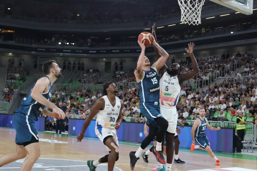 Slovenci brez težav ugnali skromno Veliko Britanijo, čaka jih &scaron;e vroča Srbija