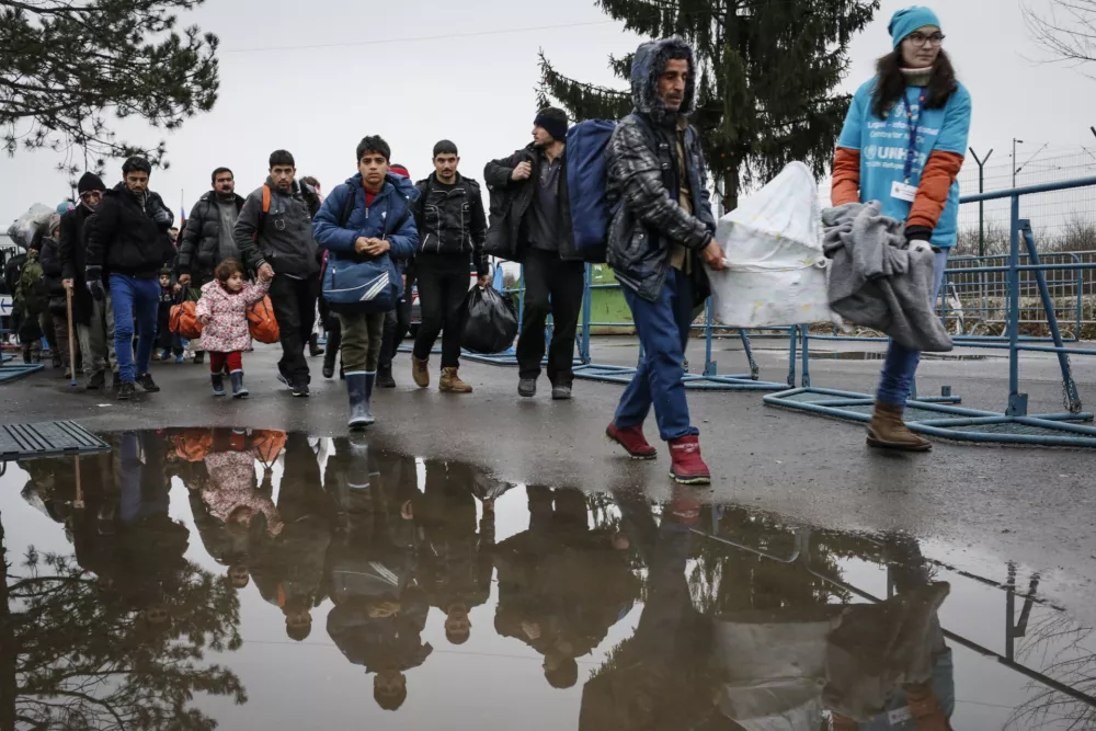 - 17.02.2016 - Sprejemni begunski center Dobova -- Begunci 2016 - migracije po zahodni balkanski poti - migracijska pot beguncev iz Sirije, Afganistana in Iraka čez Balkan proti zahodni Evropi - evropska begunska kriza - migranti   ///FOTO: Luka Cjuha.