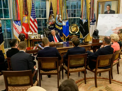 Bela hi&scaron;a, Trump, ovlana pisarna, oval office