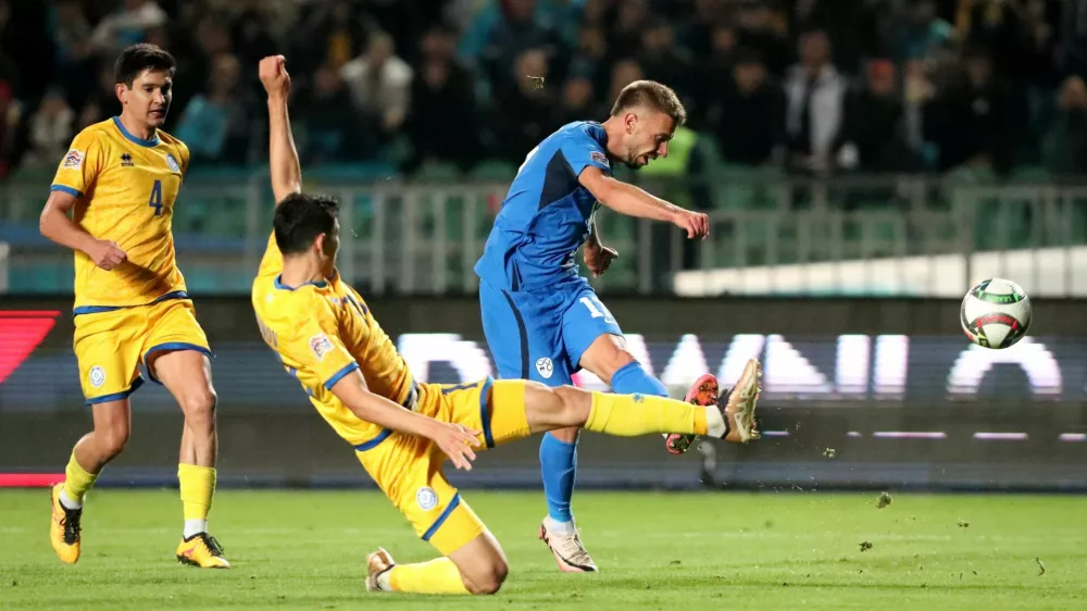 Soccer Football - UEFA Nations League - Group B3 - Kazakhstan v Slovenia - Central Stadium, Almaty, Kazakhstan - October 13, 2024 Slovenia's Jan Mlakar shoots at goal REUTERS/Pavel Mikheyev