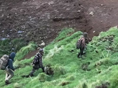 Tom Phillips in otroci, ki so izginili za &scaron;tiri leta v divjino, zajem zaslona avgust 2025