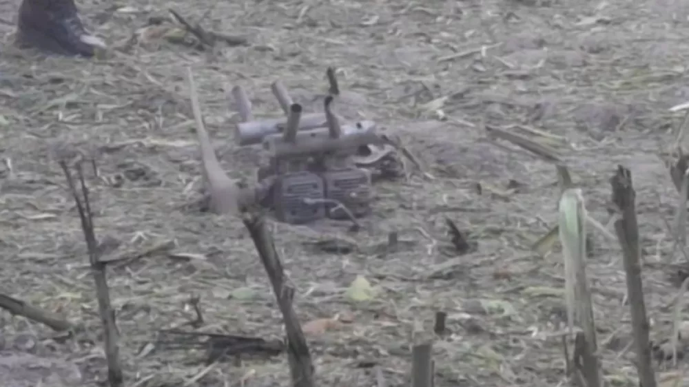 Posnetek padlega drona na Poljskem, predvidoma naj bi &scaron;lo za iranski tip &Scaron;ahed, ki ga uporablja Rusija.