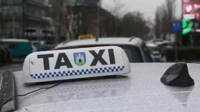 09.02.2021., Zagreb - Novoosnovani Nezavisni sindikat vozaca taksija odrzao prosvjed upozorenja, ispred sjedista Bolta u Radnickoj cesti.rPhoto: Matija Habljak/PIXSELL