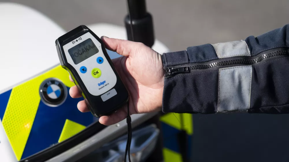 prometni nadzorpolicija - simbolična fotografijaprometna policijavarnost v prometupolicija na motorjihmotoristična policijaprehitri voznikiavtocestna policijaalkotestalkohol v prometu08.04.2025 Policijski nadzor, počivali&scaron;če PovodjeFOTO: Nik Erik Neubauer