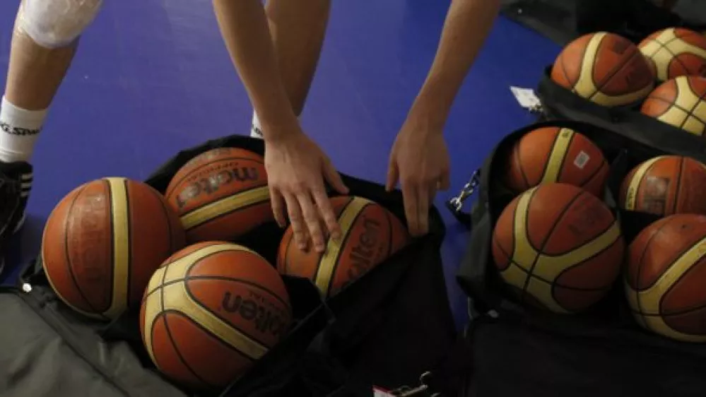 - ilustrativna fotografija - ko&scaron;arka - žoga- Ko&scaron;arkarska zveza Slovenije - ko&scaron;arkarska reprezentanca mlaj&scaron;i člani U20, priprave na evropsko prvenstvo do 20 let v Sloveniji, trening//FOTO: Jaka Gasar