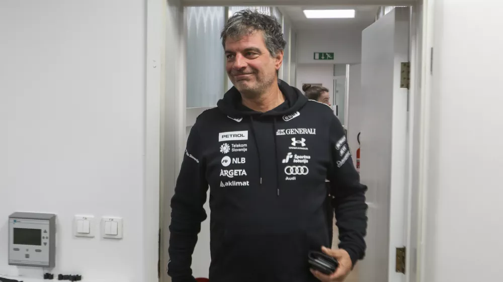 - Ale&scaron; Brezav&scaron;ček, trener,- 27.01.2025. - Novinarska konferenca smučarske reprezentance Slovenije v hitrih disciplinah.//FOTO: Bojan Velikonja