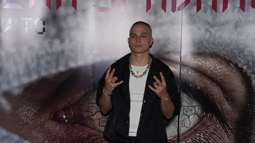 Voyagu so opodvedali nekaj koncertov, ki so bili že razprodani. F Pixsell