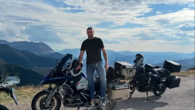 &Scaron;ime Elez je z motorjem prečkal &scaron;est držav: Srbijo, Bosno in Hercegovino, Makedonijo, Grčijo, Albanijo in Črno Goro. F instagram &Scaron;imeta Eleza