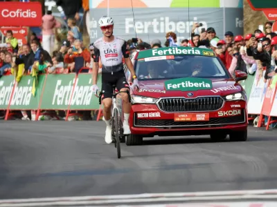 Cycling - Vuelta a Espana - Stage 6 - Olot to Pal - Olot, Andorra - August 28, 2025 UAE Team Emirates' Jay Vine before crossing the line to win stage 6 REUTERS/Bruna Casas