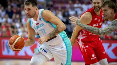 Basketball - FIBA EuroBasket 2025 - Group Phase - Slovenia v Poland - Spodek, Katowice, Poland - August 28, 2025 Slovenia's Luka Doncic in action Grzegorz Celejewski/Agencja Wyborcza.pl via REUTERS ATTENTION EDITORS - THIS IMAGE WAS PROVIDED BY A THIRD PARTY. POLAND OUT. NO COMMERCIAL OR EDITORIAL SALES IN POLAND.