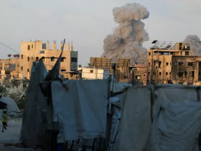 Smoke rises following an Israeli strike, in Gaza City, August 21, 2025. REUTERS/Dawoud Abu Alkas