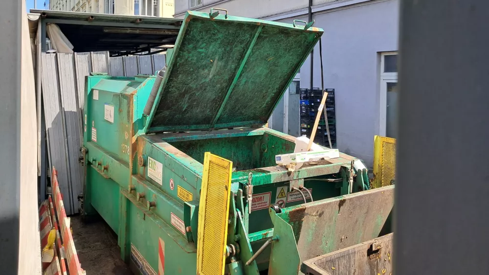 Odpadki na tržnici, hrana Foto: mkt