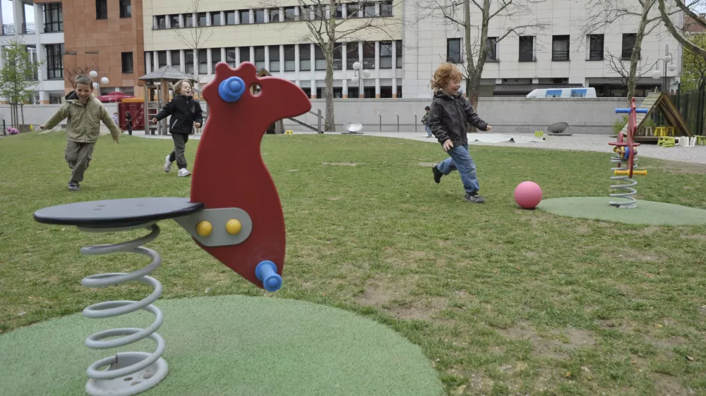 Otro&scaron;ka igrala, otroci, igra, Vrtec Ledina v Ljubljani //FOTO: Tomaž Zajel&scaron;nik