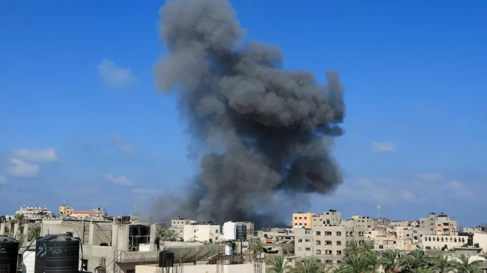 Smoke rises following an Israeli strike, in Deir Al-Balah, in the central Gaza Strip, August 23, 2025. REUTERS/Hatem Khaled