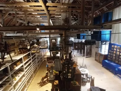 Trži&scaron;ka zgodovina med tramovi Pollakove kajže