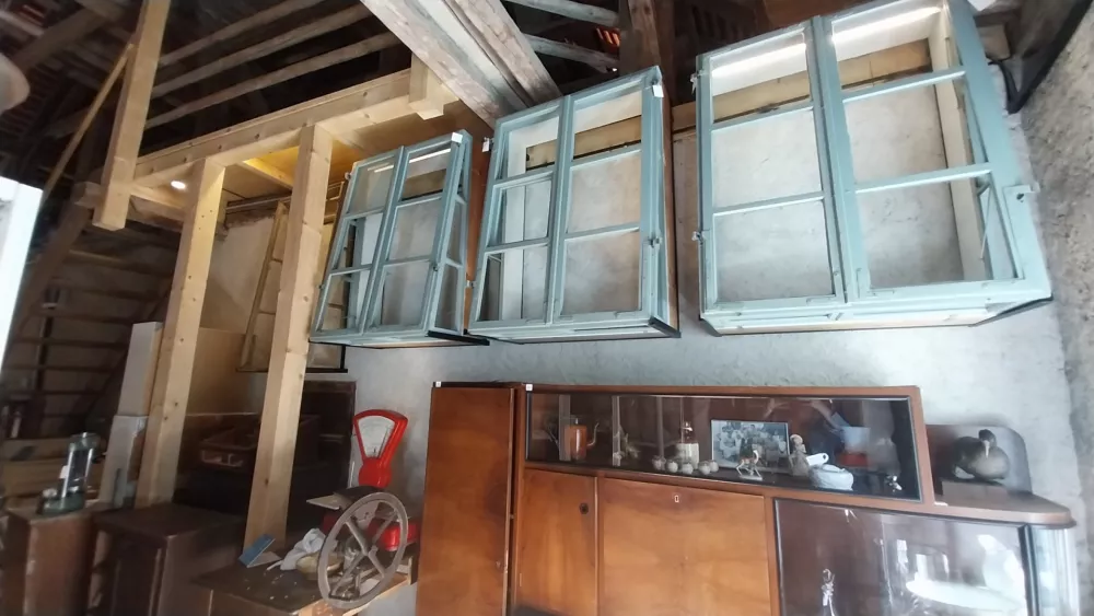 Trži&scaron;ka zgodovina med tramovi Pollakove kajže