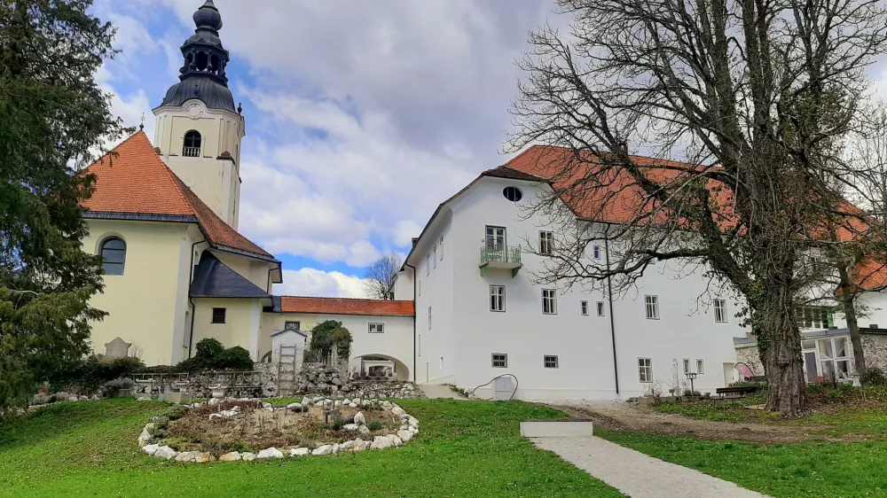 OKUSI ČEMAŽ V PREDDVOR grad Dvor