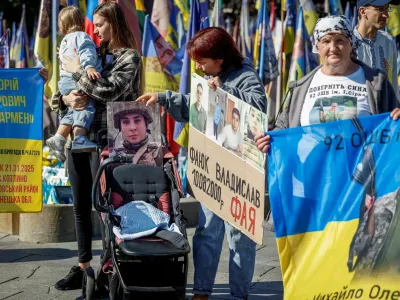 Relatives of Ukrainian missing servicemen attend a rally as the country celebrates Independence Day, amid Russia's attack on Ukraine, in the centre of Kyiv, Ukraine, August 24, 2025. REUTERS/Alina Smutko    TPX IMAGES OF THE DAY