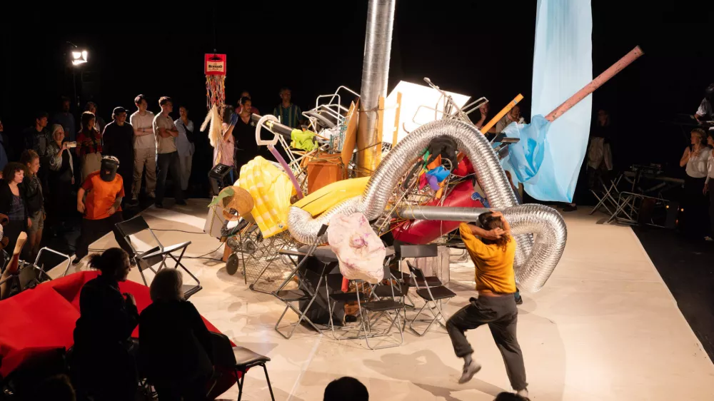 Je radost II, režija Aljo&scaron;a Lovrić Krapež, Mladi levi, 2025