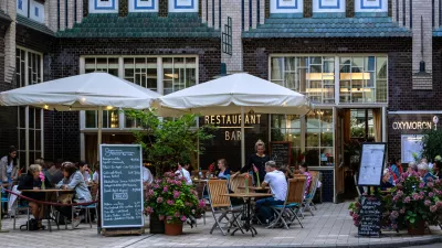 Slika ni ravno rožnata. 