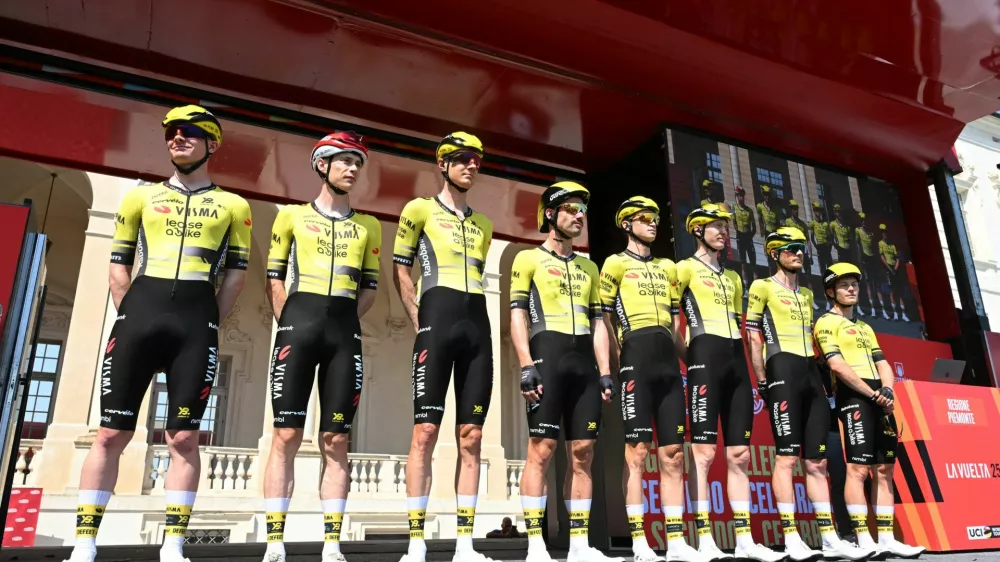 Cycling - Vuelta a Espana - Stage 1 - Turin to Novara - Novara, Italy - August 23, 2025 Team Visma | Lease a Bike's Jonas Vingegaard, Axel Zingle, Victor Campenaerts, Matteo Jorgenson, Wilco Kelderman, Sepp Kuss, Ben Tulett and Dylan van Baarle before the start of stage 1 REUTERS/Alberto Lingria