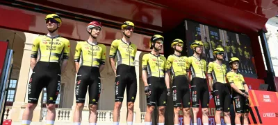 Cycling - Vuelta a Espana - Stage 1 - Turin to Novara - Novara, Italy - August 23, 2025 Team Visma | Lease a Bike's Jonas Vingegaard, Axel Zingle, Victor Campenaerts, Matteo Jorgenson, Wilco Kelderman, Sepp Kuss, Ben Tulett and Dylan van Baarle before the start of stage 1 REUTERS/Alberto Lingria