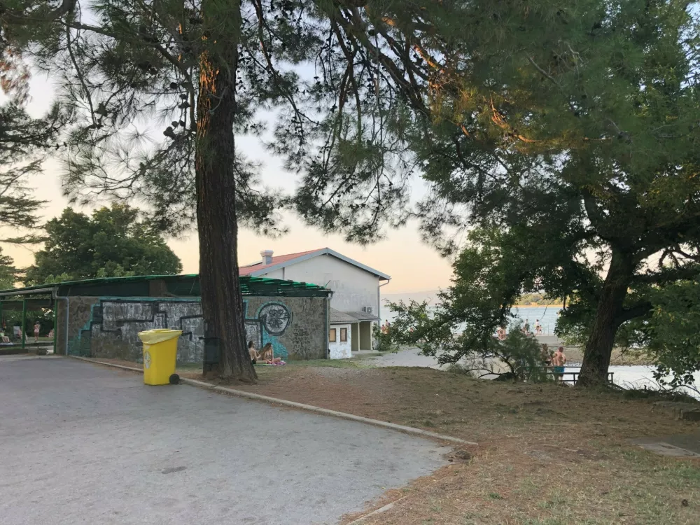 Debeli rtič: policijska plaža že leta zapu&scaron;čena in neprivlačna, zdaj so na&scaron;li re&scaron;itev