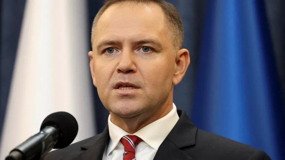 FILE PHOTO: Polish President Karol Nawrocki gives a statement to the media at the presidential palace in Warsaw, Poland, August 21, 2025. REUTERS/Kuba Stezycki/File Photo