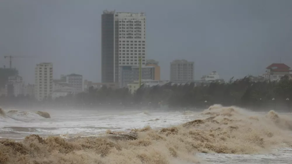 Waves approach Cua Lo beach, while Typhoon Kajiki approaches Nghe An province, Vietnam, August 25, 2025. REUTERS/Minh Nguyen
