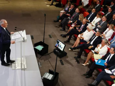French Prime Minister Francois Bayrou delivers a speech as members of the French government listen to during a press conference about his 2026 budget in Paris, France, August 25, 2025. REUTERS/Abdul Saboor