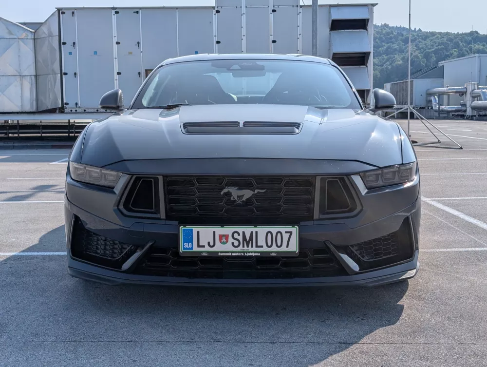 Ford mustang dark horse