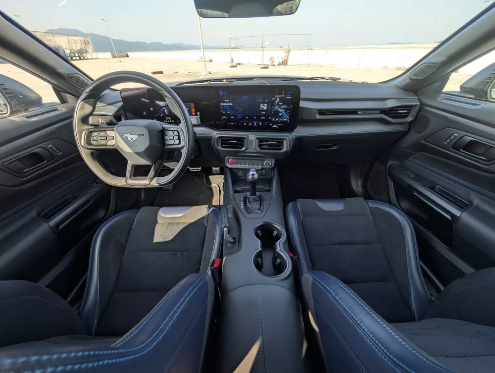 Ford mustang dark horse