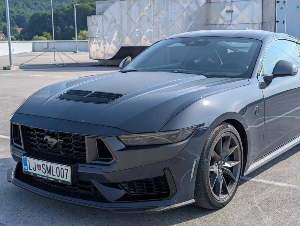 Ford mustang dark horse