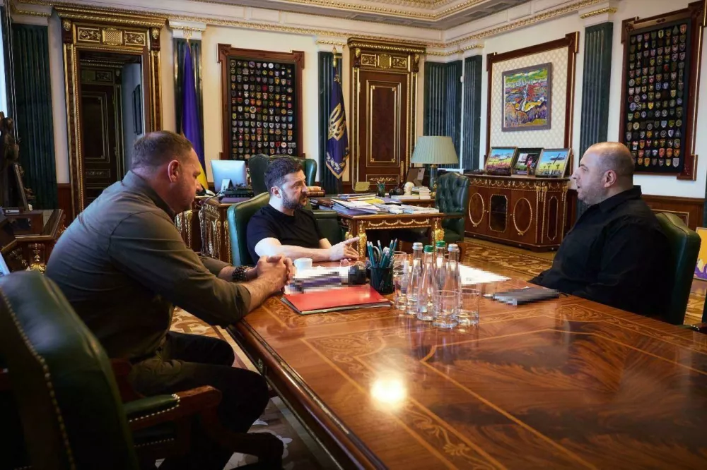 KIEV, UKRAINE - JULY 22: (----EDITORIAL USE ONLY - MANDATORY CREDIT - 'UKRAINIAN PRESIDENCY / HANDOUT' - NO MARKETING NO ADVERTISING CAMPAIGNS - DISTRIBUTED AS A SERVICE TO CLIENTS----) Ukrainian President Volodymyr Zelenskyy holds a meeting with Secretary of the National Security and Defense Council of Ukraine Rustem Umerov (R) and Head of the Office Andriy Yermak (L) to discuss the peace negotiations on July 22, 2025, in Kiev, Ukraine. Zelenskiy/Offical Telegram Account / AnadoluNo Use USA No use UK No use Canada No use France No use Japan No use Italy No use Australia No use Spain No use Belgium No use Korea No use South Africa No use Hong Kong No use New Zealand No use Turkey