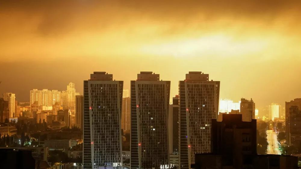 An explosion of a drone lights up the sky over the city during a Russian drone and missile strike, amid Russia's attack on Ukraine, in Kyiv, Ukraine July 21, 2025. REUTERS/Gleb Garanich   TPX IMAGES OF THE DAY