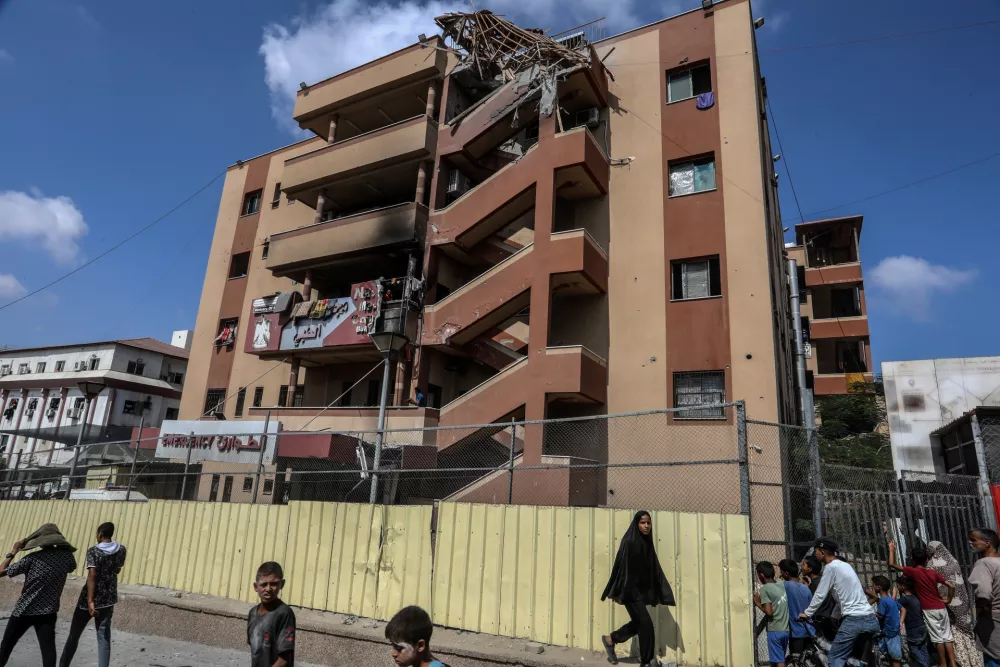 26 August 2025, Palestinian Territories, Khan Younis: A view of Nasser hospital in Khan Younis, that was damaged by an Israeli strike. Gaza's civil defence agency said five journalists were killed among at least 20 other people. Photo: Abed Rahim Khatib/dpa