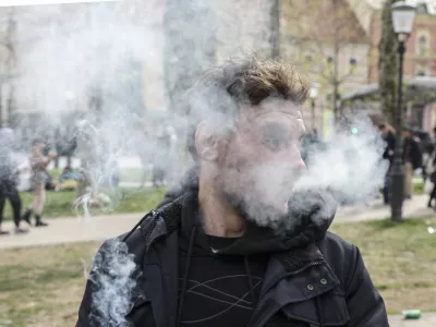 - simbolična fotografija: joint &ndash; konoplja &ndash; marihuana &ndash;  - 20.04.2023 &ndash; Kongresni trg - tradicionalni Marihuana mar&scaron; 2023 v organizaciji &Scaron;tudentske organizacije Univerze v Ljubljani - //FOTO: Jaka Gasar