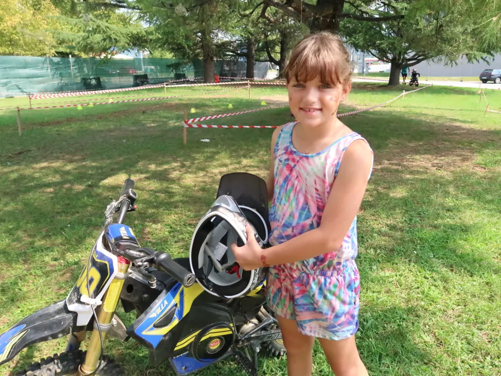 Mila Salčnik: Ko bom so&scaron;olkam ob začetku &scaron;olskega leta povedala, da sem vozila kros in gokart, bodo rekle, če sem zme&scaron;ana. / Foto: Nata&scaron;a Bucik Ozebek