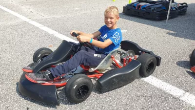 Moto&scaron;portni dan je namenjen otrokom, starim med pet in osem let oziroma visokim do 130 centimetrov, saj se večji ne bi mogli usesti v gokart, namenjen tej ciljni skupini. / Foto: Amzs