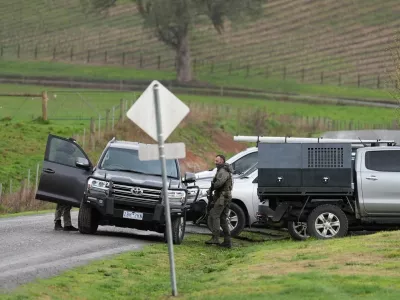 Armed police amid a search underway for an armed fugitive who the police said shot two police officers, at Feathertop Winery in Porepunkah, Australia, August 27, 2025. Simon Dallinger/AAP Image/via REUTERS  ATTENTION EDITORS - THIS IMAGE WAS PROVIDED BY A THIRD PARTY. NO RESALES. NO ARCHIVE. AUSTRALIA OUT. NEW ZEALAND OUT. NO COMMERCIAL OR EDITORIAL SALES IN NEW ZEALAND. NO COMMERCIAL OR EDITORIAL SALES IN AUSTRALIA.