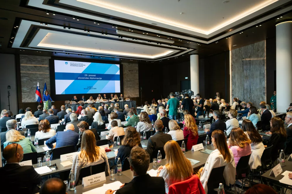Ljubljana, Hotel Plaza.Letni posvet slovenske diplomacije.Ministrica za zunanje in evropske zadeve Tanja Fajon.