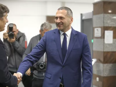 Borut Sajovic minister za obrambo in Damir Črnčec8.10.2024 - prihod novoimenovanega ministra za obrambo Boruta Sajovica pred ministrstvo za obrambo in sprejem z voja&scaron;kimi častmi - ministrstvo za obramboFOTO: Luka Cjuha