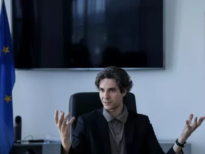 Zakon, ki prina&scaron;a več koristnih re&scaron;itev za delavce, blokirajo zaradi enega člena