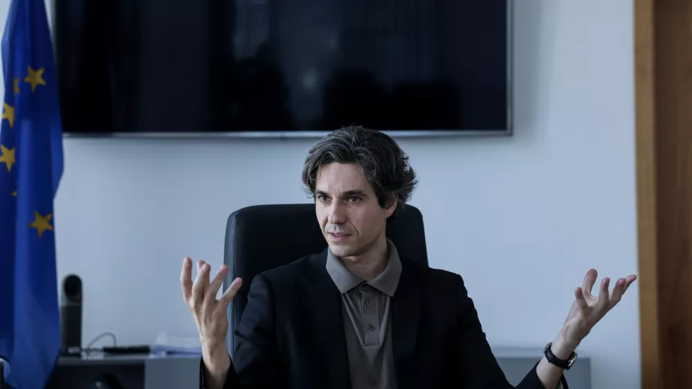 Zakon, ki prina&scaron;a več koristnih re&scaron;itev za delavce, blokirajo zaradi enega člena